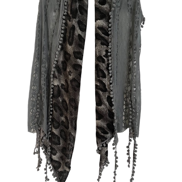 Tie it, wrap it, love it! Large animal print scarf/stole - Picture 7 of 7